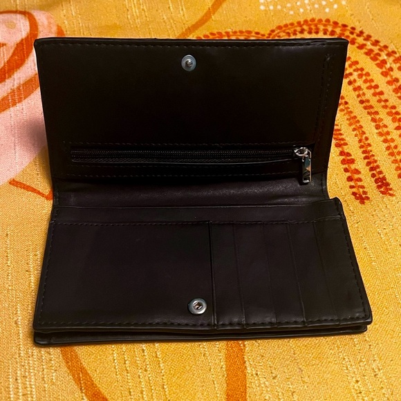 Mango Wallet black with red lips. 👄 - Picture 3 of 3